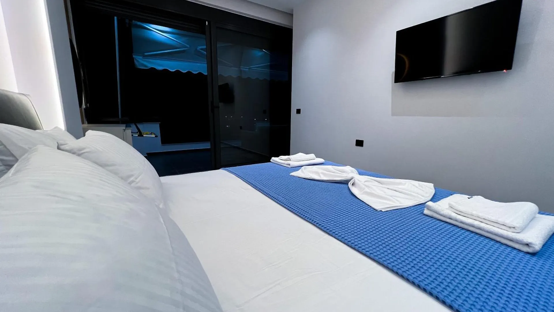 Azure Serenity Suites 8 Saranda Appartement